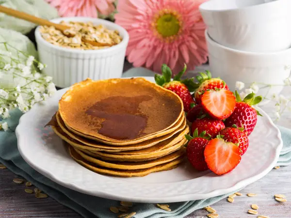 Stack of oatmeal pancakes with strawberries — Stock Photo, Image