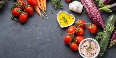 Tuz, çiğ sebze karışımı baharat karanlık