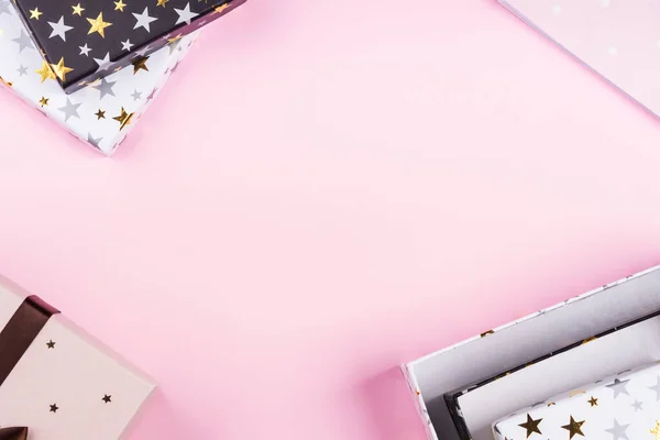 Gift boxes frame on pink. Festive concept flat lay — Stock Photo, Image