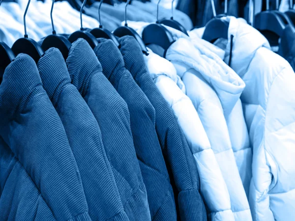 Chaquetas de moda rápidas tonificadas azules clásicas — Foto de Stock