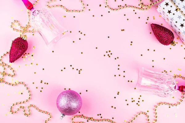 Різдвяний рожевий орнамент плоскої рамки з конфетті — стокове фото