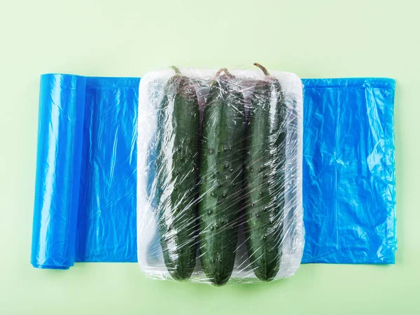 Fresh produce wrapped in plastic film. — Stockfoto