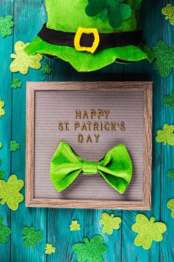 Aziz Patrick Günü mektup tahtasında selamlar, yonca