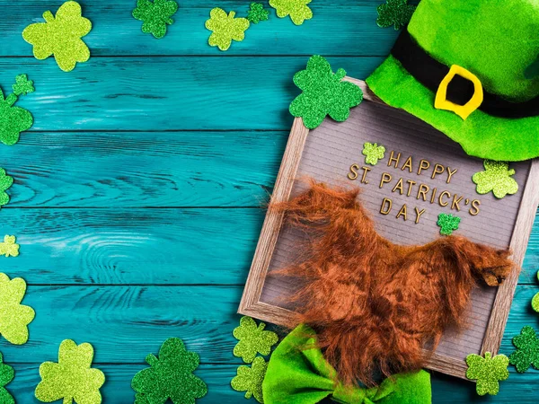 St Patrick Day greetings on letter board, shamrock — Stock Photo, Image