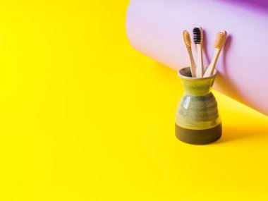 Sarı mor renkte sıfır atık bambu diş fırçası