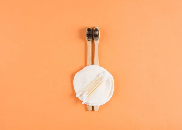 Zero waste beauty concept with toothbrushes — Stock Photo, Image