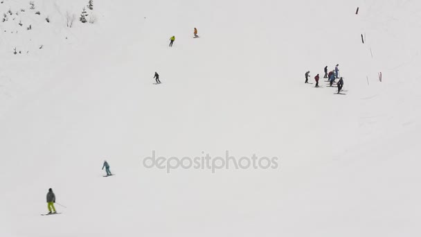 Skifahren am Todorka-Berg — Stockvideo