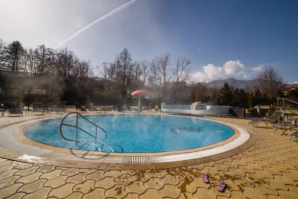 Bazén s teplou vodou ve venkovním prostoru Stock Obrázky