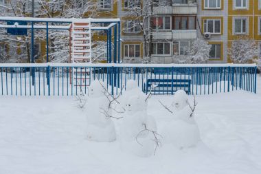 Kardan adam ve Bahçesi görünümü