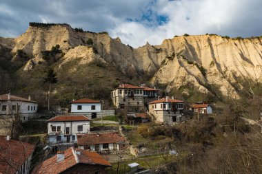 Dünya Piramitleri - Bulgaristan 'ın Melnik kentini çevreleyen kumtaşı kaya oluşumları