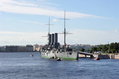 Linier kruvazörü Aurora sonsuz Park üzerinde