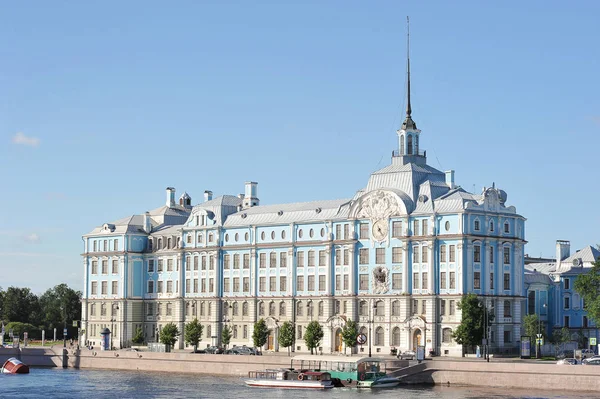 Der bau der nakhimov marineschule in saint petersburg — Stockfoto