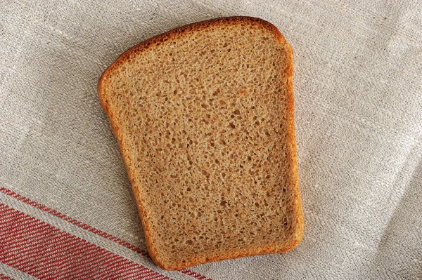 Background of slice of bread - black rye bread with yeast — Stock Photo, Image