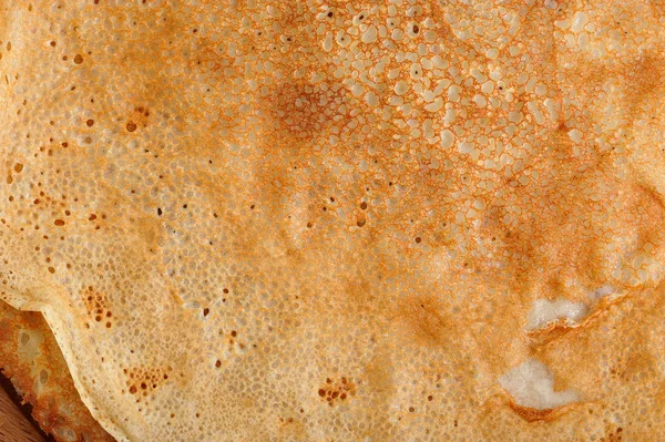 A porózus szerkezete, a tésztát - a háttérben a palacsinta — Stock Fotó