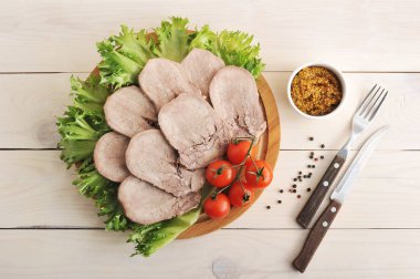 sığır dili birlikte marul yaprakları, kiraz domates bir