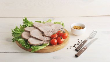 sığır dili birlikte marul yaprakları, kiraz domates bir