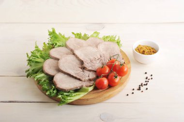 sığır dili birlikte marul yaprakları, kiraz domates bir