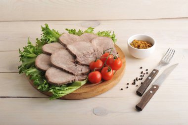 sığır dili birlikte marul yaprakları, kiraz domates bir