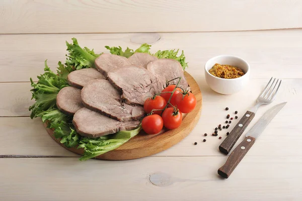 sığır dili birlikte marul yaprakları, kiraz domates bir