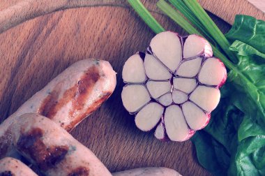 sarımsak ve Bavyera sosis başkanı arasında ikiye böldüm