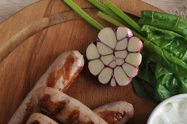 sarımsak ve Bavyera sosis başkanı arasında ikiye böldüm