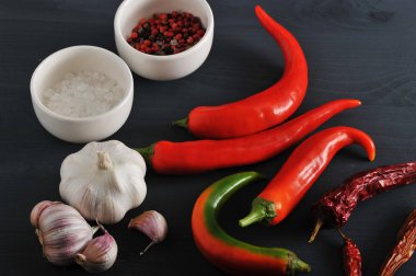 taze kırmızı biber ve kırmızı biber biber, sarımsak, sa kuru bakla