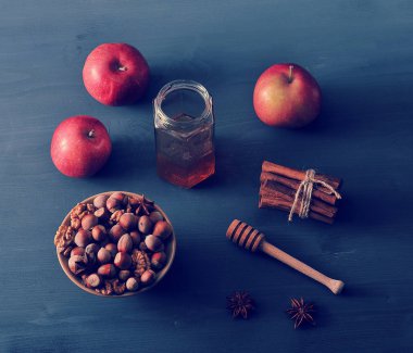 sonbaharda hasat - elma, tatlım, fındık 