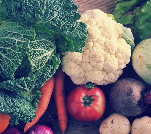 ahşap arka plan üstten görünüm - closeup sebze