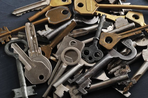 Keys to the locks piled up in a big pile — Stock Photo, Image