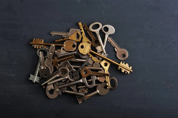 Keys to the locks piled up in a big pile — Stock Photo, Image