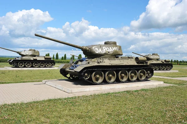 Soviet tank T-34 on Prokhorovka field after the tank battle of K — Stock Photo, Image