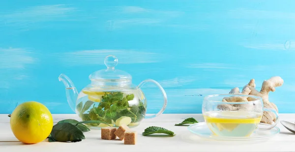 Tea with lemon, ginger and mint in a glass container — Stock Photo, Image