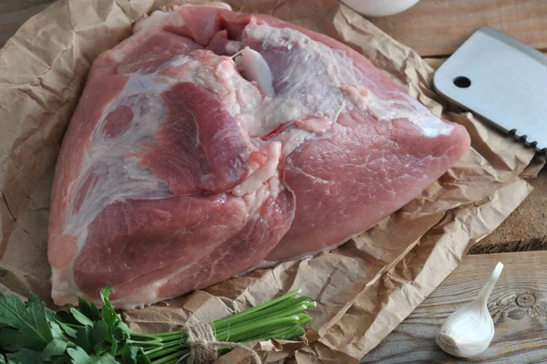 Pezzo grezzo di carne di maiale - prosciutto grande — Foto Stock