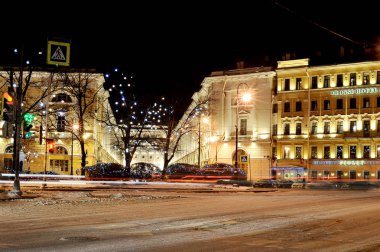 Noel dekorasyon Rossi street St Petersburg - gece görünümü