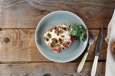 domates ve yengeç sopa ve yumurta salatası