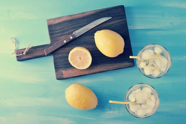 Homemade lemonade - lemon, mint, ice and water in glasses — Stock Photo, Image