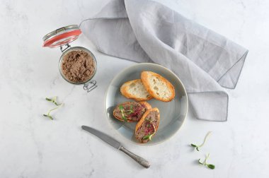 Cam Kavanoz ve tost tost ev yapımı pate 