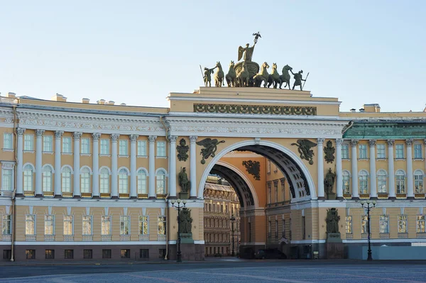 Arco del Estado Mayor del ejército en San Petersburgo — Foto de Stock