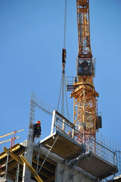 Gruas Construção Canteiro Obras Edifício Residencial — Fotografia de Stock