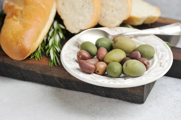 Ekmek Akdeniz Mutfağıyla Zeytin — Stok fotoğraf
