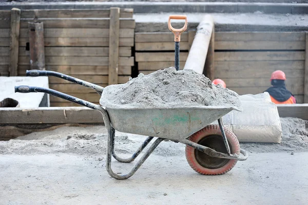 Bauwagen Mit Zement Gefüllt — Stockfoto