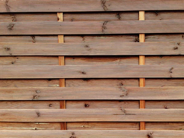 Doğal ahşap çitler.