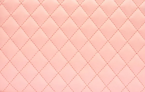 Fondo de cuero natural de color rosa y cosido en forma de rombo . — Foto de Stock