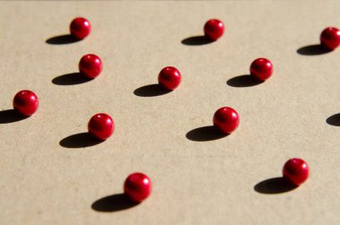 Bu kavram, koronavirüs salgını sırasındaki sosyal mesafeyi temsil eder. .