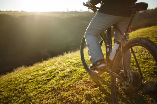 Closeup of rear wheel sports bike. race mountainbike on the hill. — Stock Photo, Image