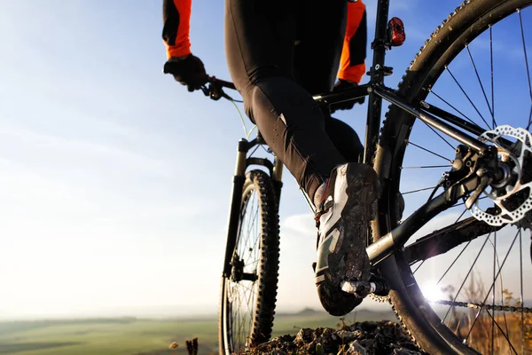 Biker riding on a background of blue sky. — Stock Photo, Image