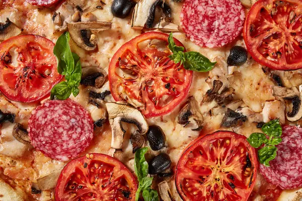 Deliciosa textura de pizza de cebolla y carne — Foto de Stock