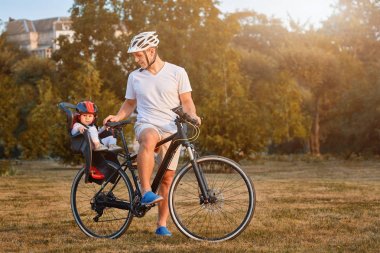 Kırsal kesimde döngüsü binen aile