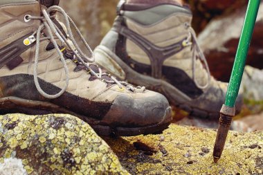 Trekking botları adam izini hiking