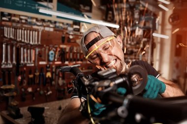 Deli tamirci daire testere bisikletle testereleri